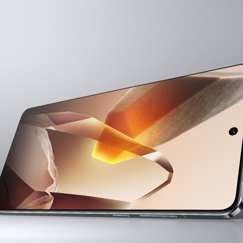 . It features a 6.82-inch QHD+ LTPO AMOLED display with a resolution of 1440x3168 pixels and a 120Hz refresh rate, ensuring vibrant visuals and smooth performance. 